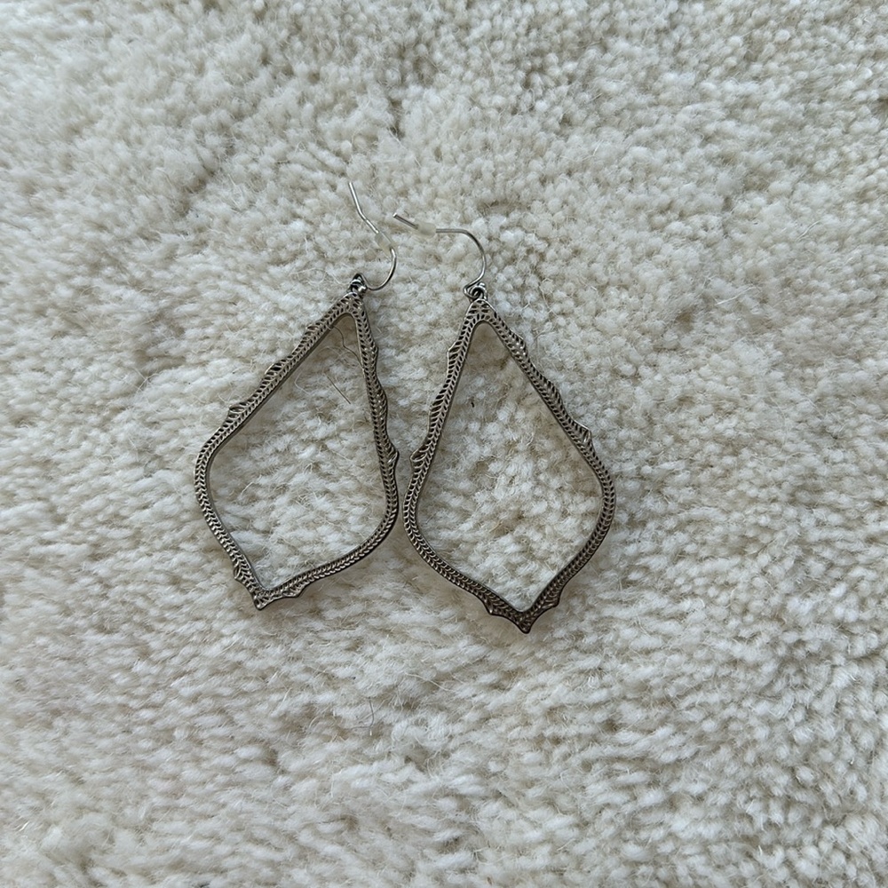 Kendra Scott Sophee Drop Earrings in Silver